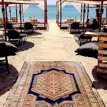 Room Nine 9 Beachfront Apartments Nea Kallikrateia Bagian luar foto