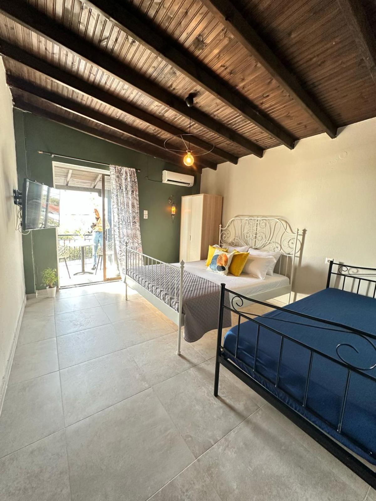 Room Nine 9 Beachfront Apartments Nea Kallikrateia Bagian luar foto