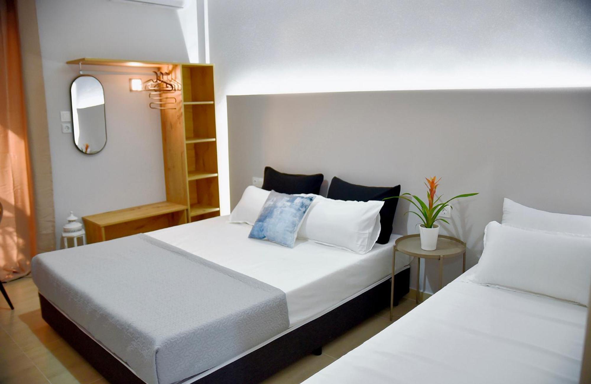 Room Nine 9 Beachfront Apartments Nea Kallikrateia Bagian luar foto