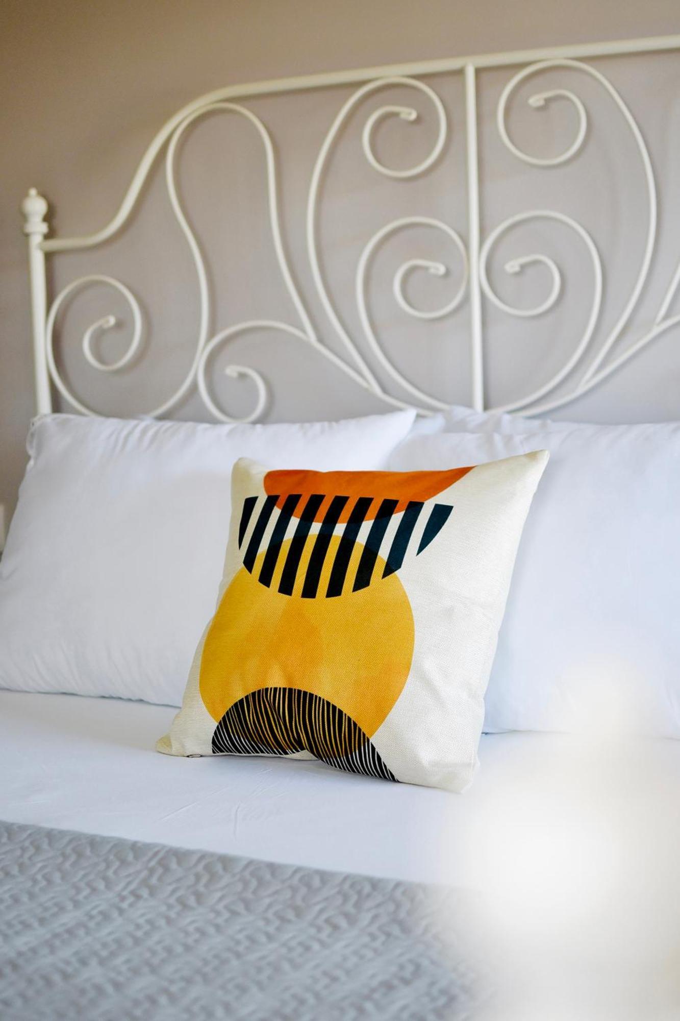 Room Nine 9 Beachfront Apartments Nea Kallikrateia Bagian luar foto