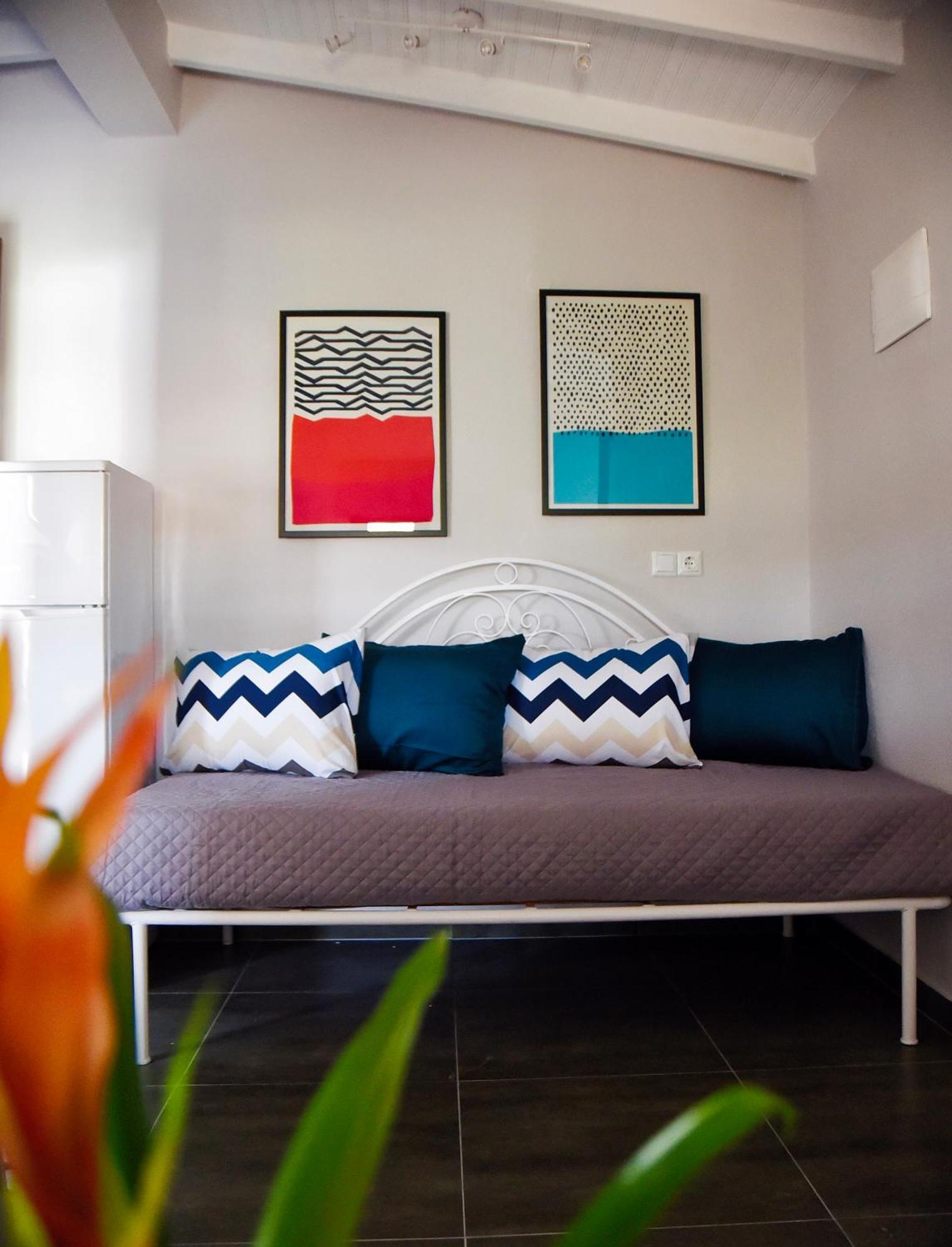 Room Nine 9 Beachfront Apartments Nea Kallikrateia Bagian luar foto
