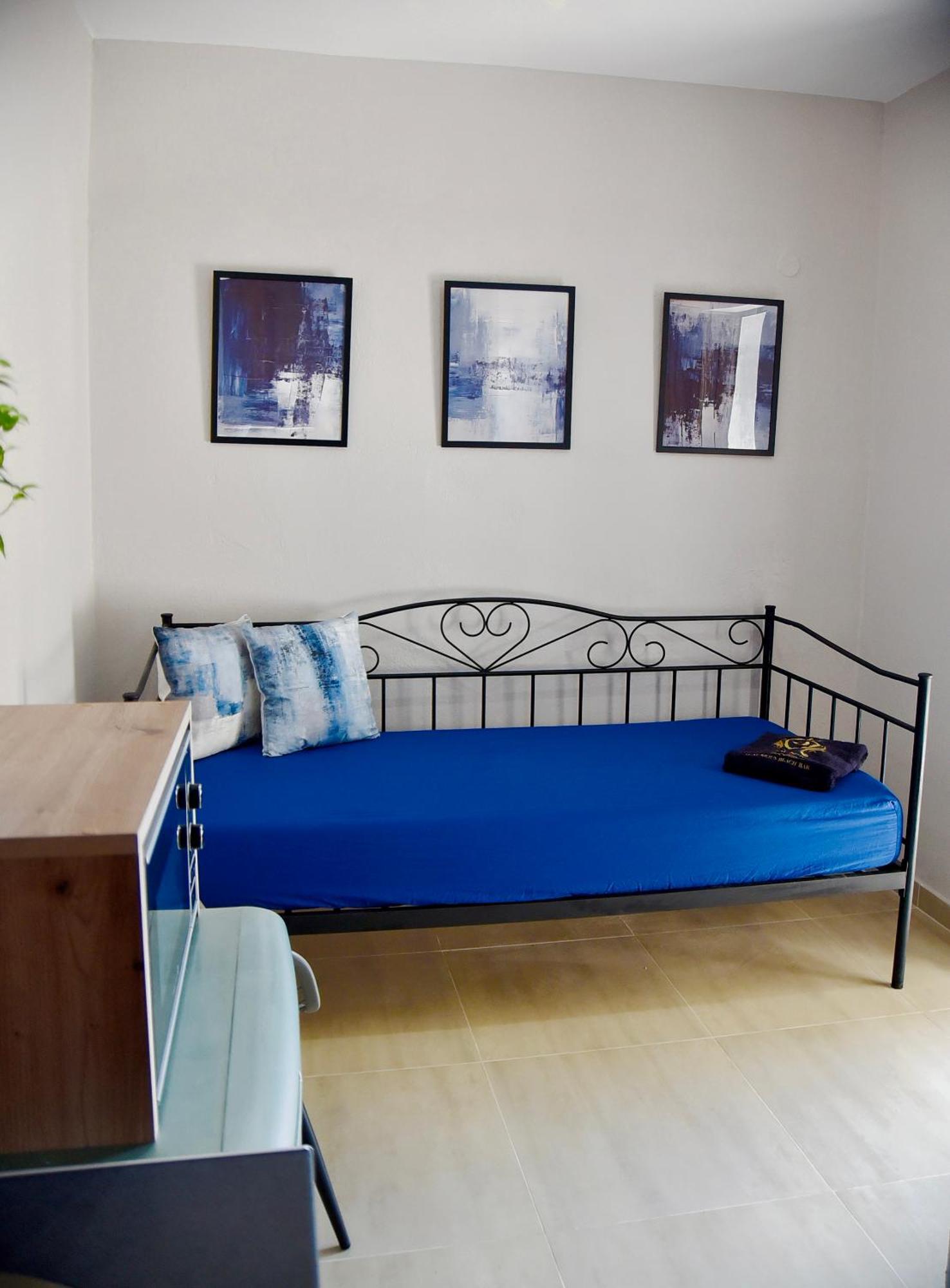 Room Nine 9 Beachfront Apartments Nea Kallikrateia Bagian luar foto