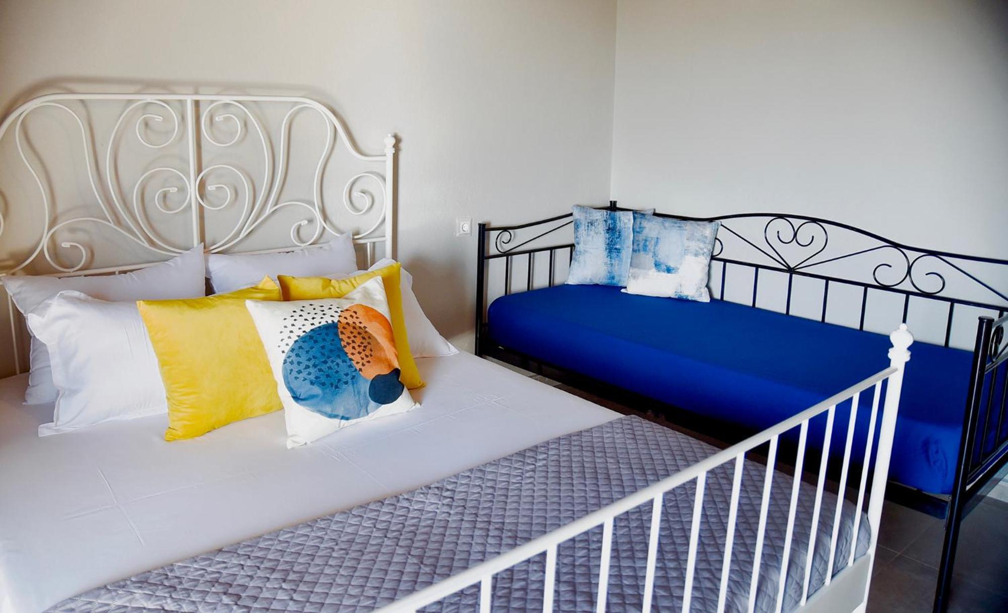 Room Nine 9 Beachfront Apartments Nea Kallikrateia Bagian luar foto