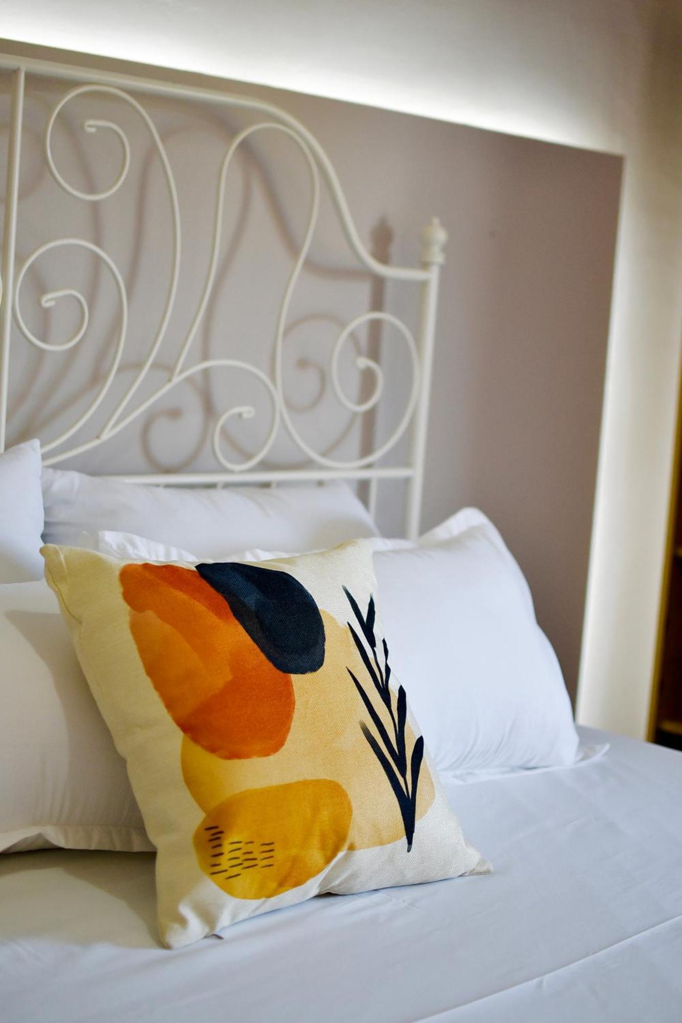 Room Nine 9 Beachfront Apartments Nea Kallikrateia Bagian luar foto