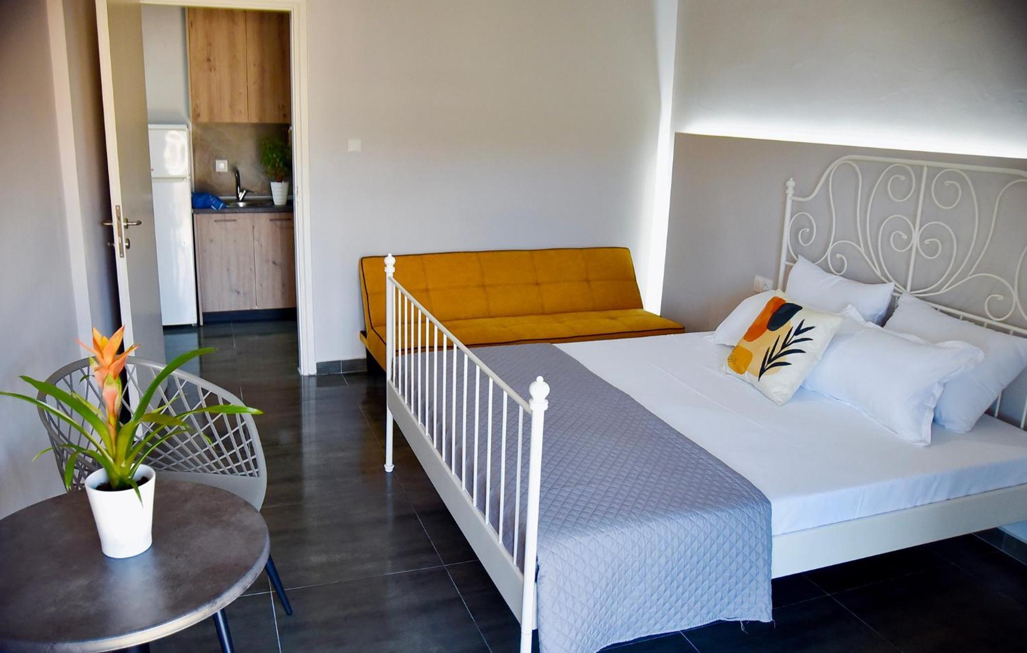 Room Nine 9 Beachfront Apartments Nea Kallikrateia Bagian luar foto