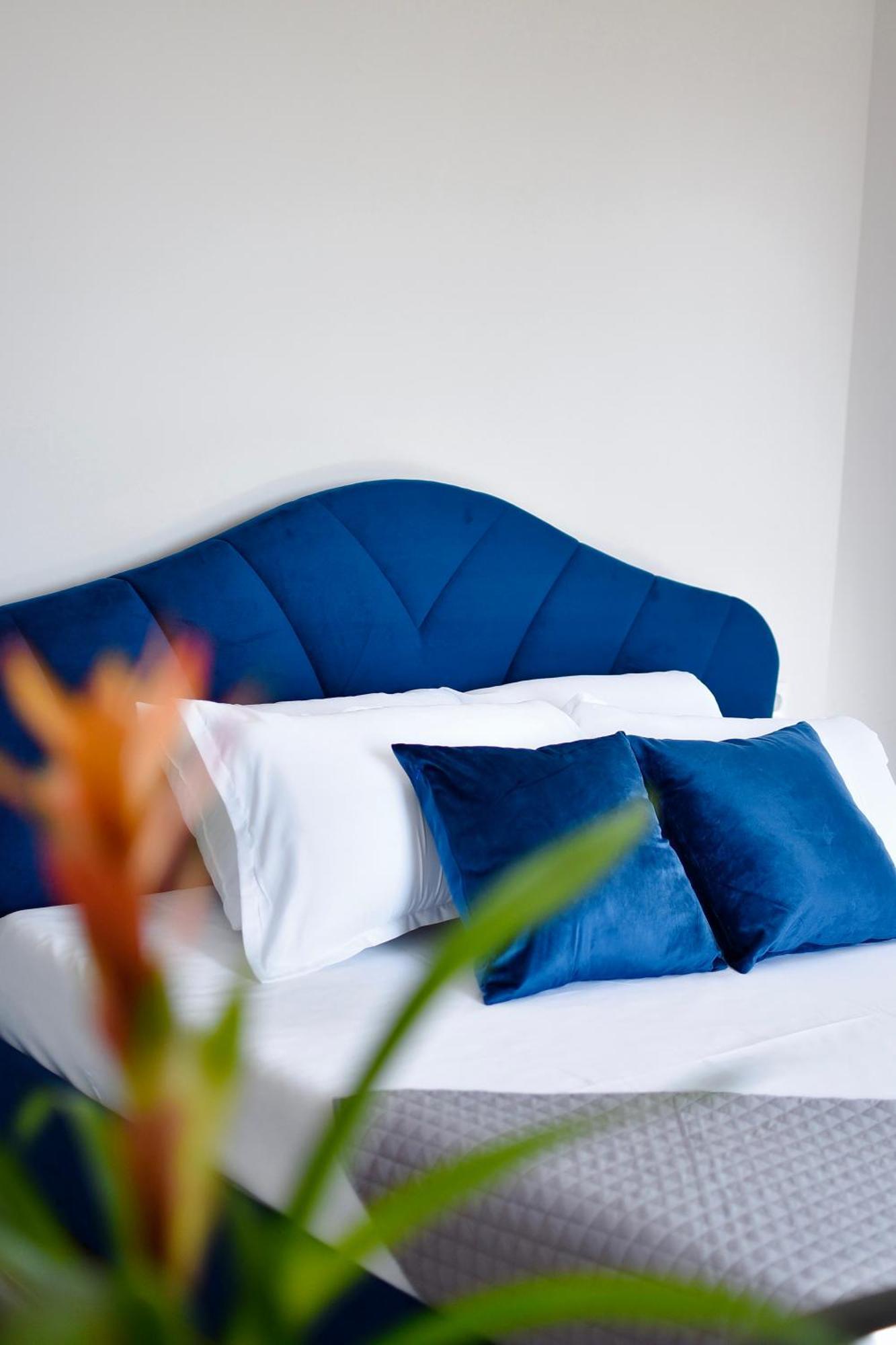 Room Nine 9 Beachfront Apartments Nea Kallikrateia Bagian luar foto