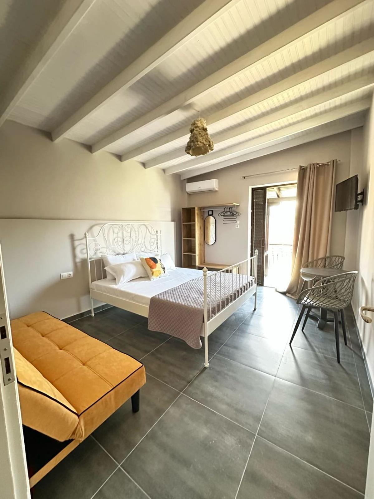 Room Nine 9 Beachfront Apartments Nea Kallikrateia Bagian luar foto