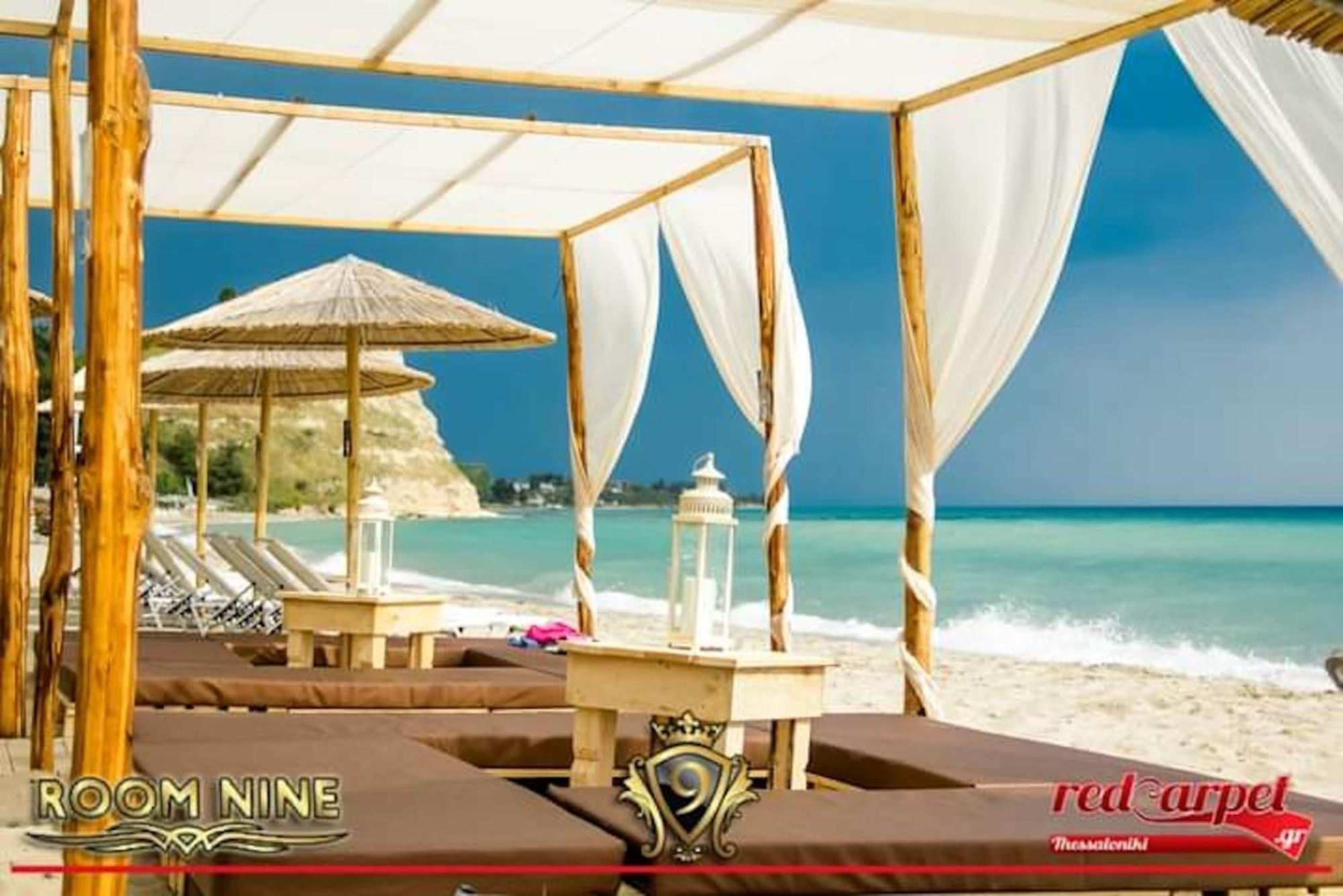 Room Nine 9 Beachfront Apartments Nea Kallikrateia Bagian luar foto