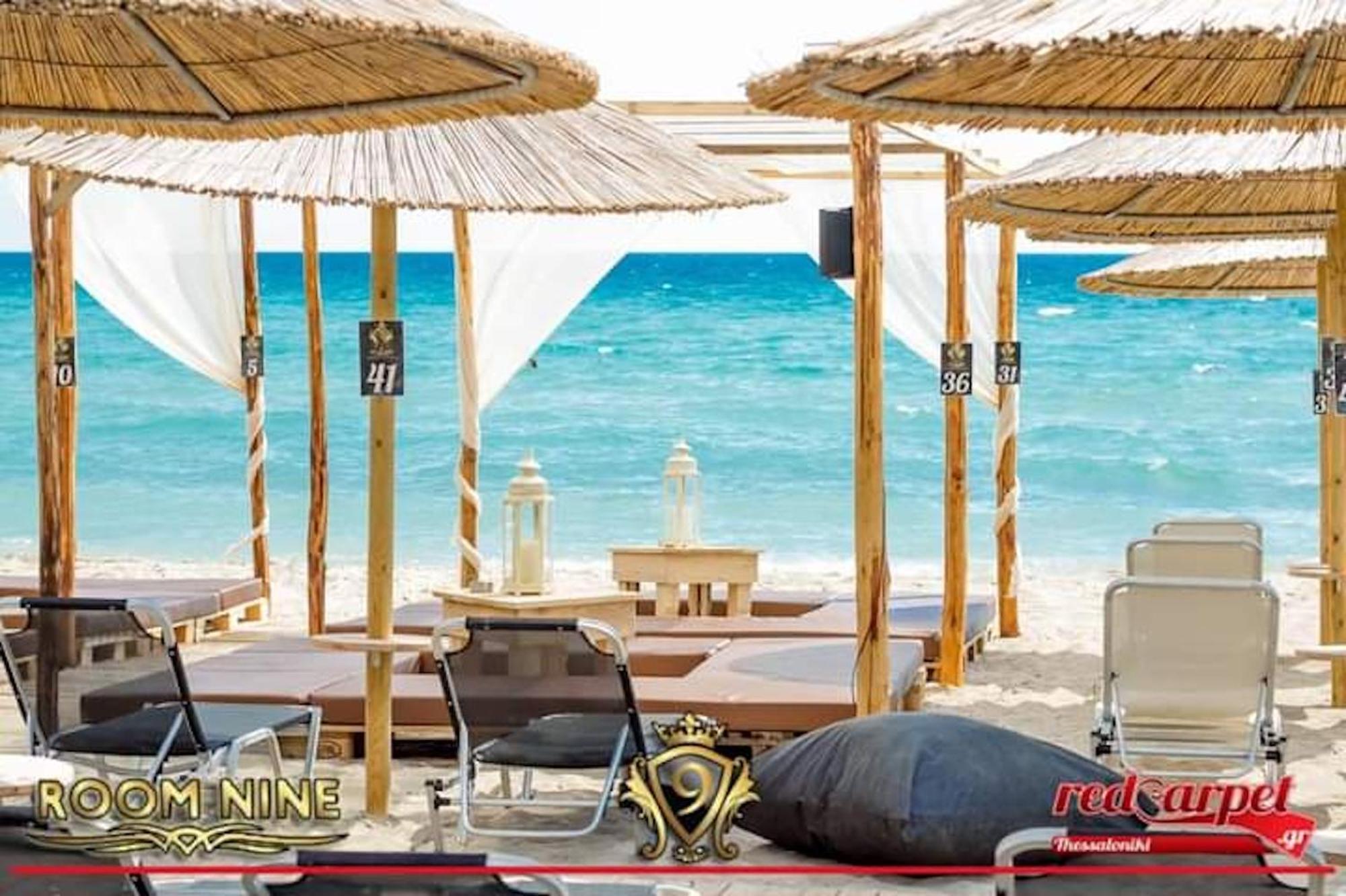 Room Nine 9 Beachfront Apartments Nea Kallikrateia Bagian luar foto
