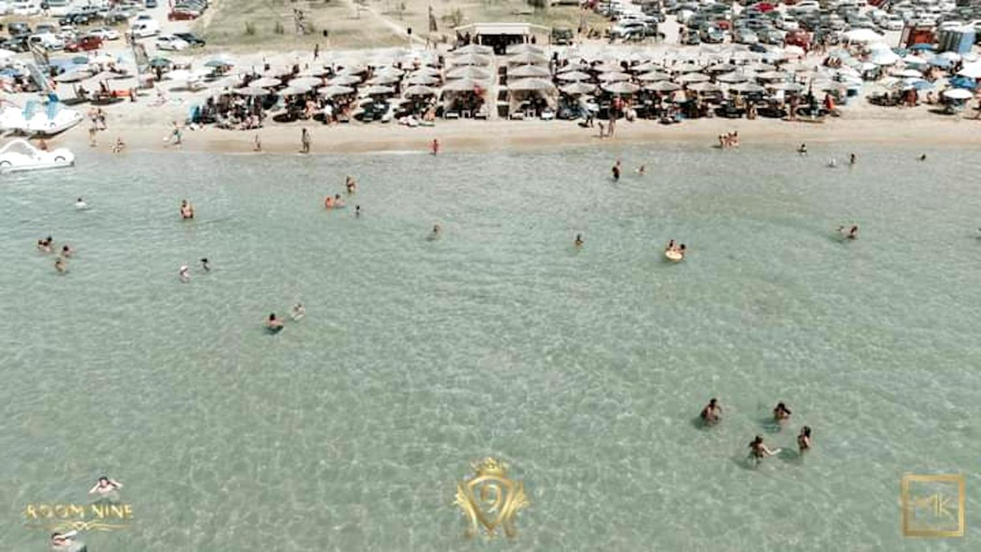 Room Nine 9 Beachfront Apartments Nea Kallikrateia Bagian luar foto